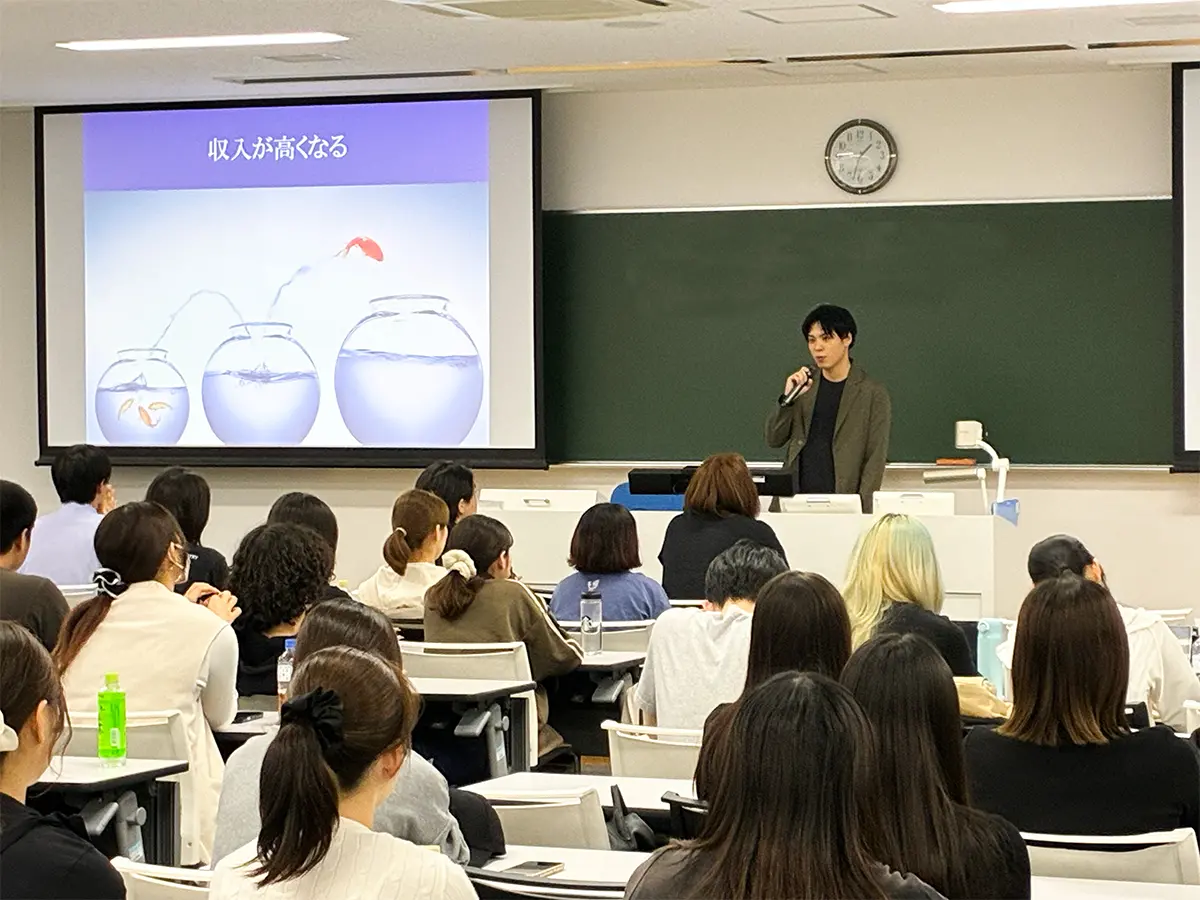 亜細亜大学「未来をつくるキャリアの授業」に弊社・土門が登壇しました